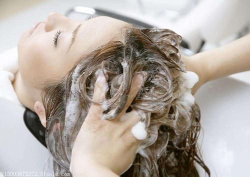 淘米水洗头发（淘米水洗头发的正确方法）-第4张图片