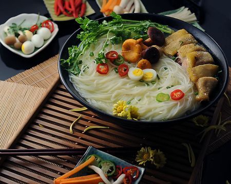 过桥米线的传说（云南米线典故之过桥）-第1张图片