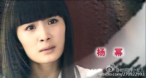 杨幂整容前的样子（杨幂整容前的脸真的好方啊！）-第2张图片