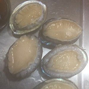 鲍鱼的清洗方法（手把手教你巧洗鲍鱼呢）-第2张图片