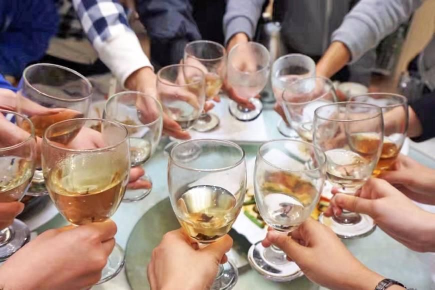 毒蛇泡酒咬人（为何没有死去，竟然还暴起咬人？）-第1张图片