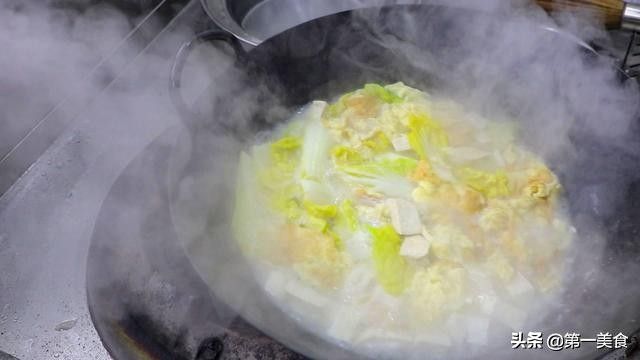 白菜豆腐汤（厨师长做道老豆腐白菜汤）-第8张图片