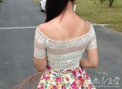皮肤晒黑怎么变白（晒黑了怎么快速变白）-第1张图片