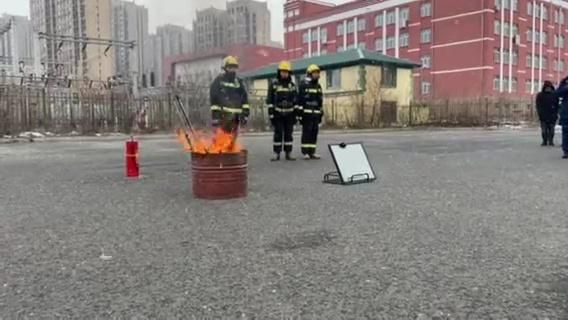 公交车着火了该怎么办（公交车上突遇火灾咋办？）-第3张图片