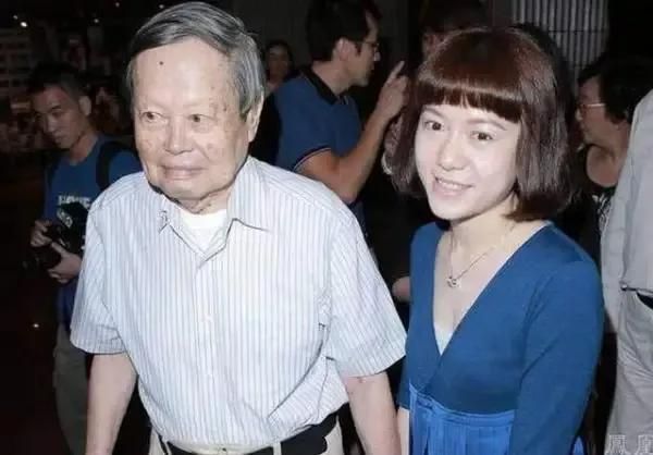 翁帆生子(翁帆为何婚后17年不生子?)-第1张图片 翁帆生子(翁帆为何婚后17年不生子?)-第1张图片