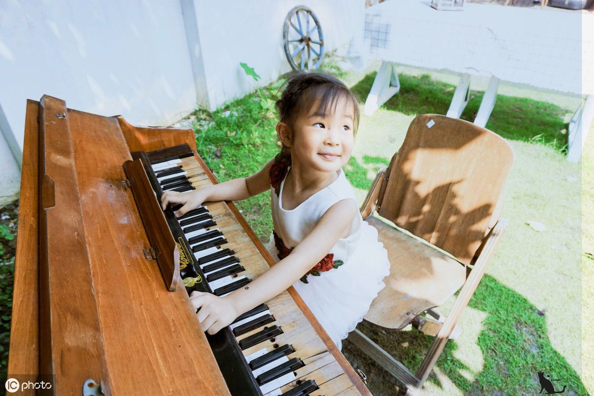 学钢琴的最佳年龄(几岁学钢琴最合适呢)-第1张图片
