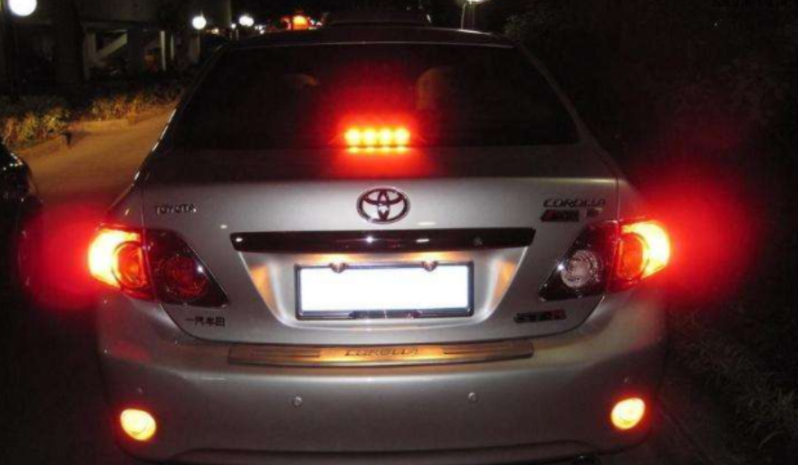 车灯符号（你有认真看过汽车灯光标志图解吗？）-第7张图片