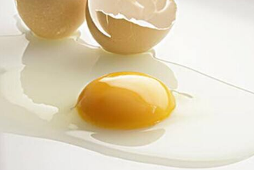 蛋清面膜怎么做（自制鸡蛋清面膜 ）-第1张图片