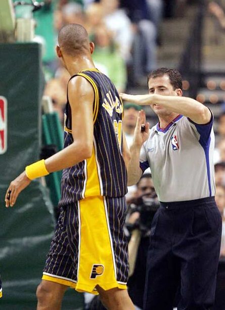 篮球技术犯规手势（注意暂停和技术犯规的手势区别！）-第23张图片
