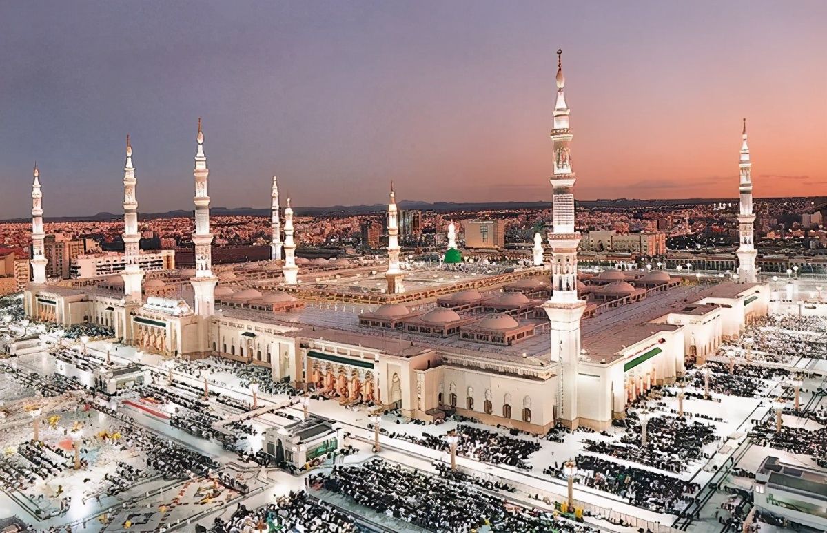 世界上最大的清真寺（最大的10座清真寺）-第9张图片