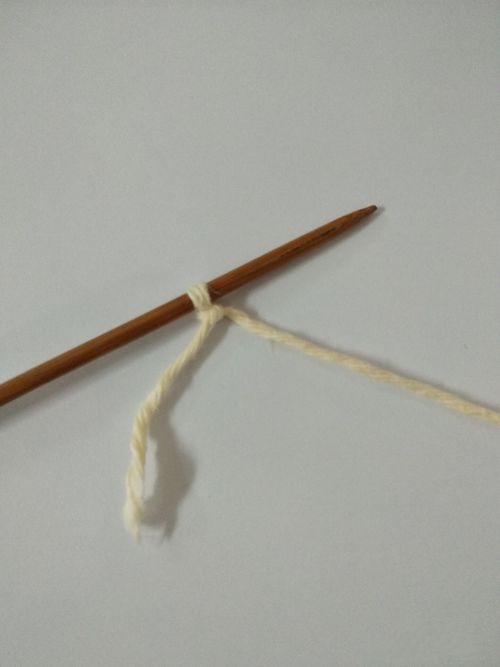 毛线围巾的系法图解(手工编织围巾教程)-第2张图片