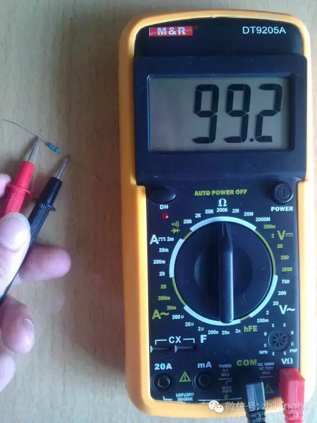 数字万用表测量电阻（数字万用表的使用之电阻的测量）-第1张图片