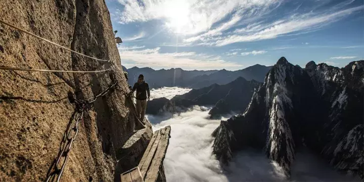 西岳出浮云（西岳出浮云，积雪在太清）-第7张图片