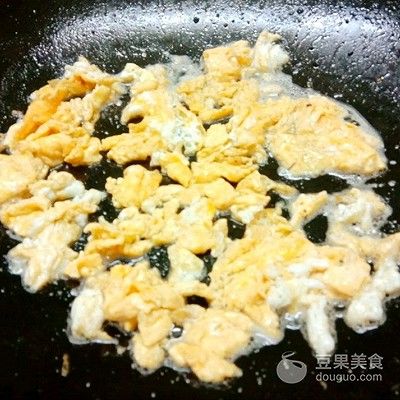 蛋炒饭咋做（蛋炒饭的做法）-第2张图片