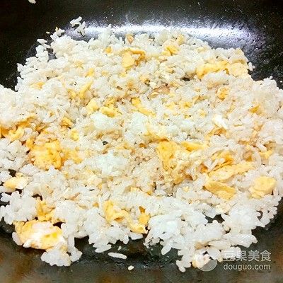 蛋炒饭咋做（蛋炒饭的做法）-第4张图片