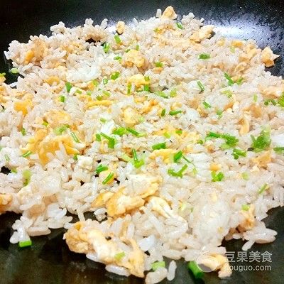 蛋炒饭咋做（蛋炒饭的做法）-第5张图片