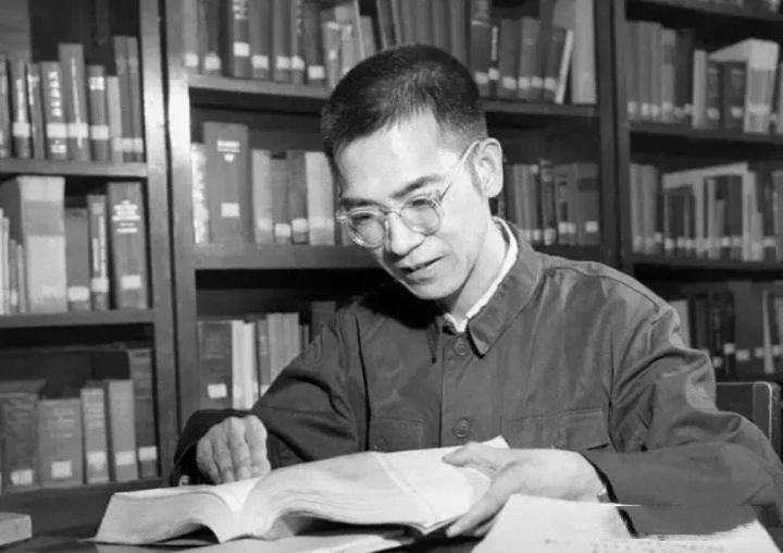 陈景润简介(数学天才陈景润)-第2张图片 陈景润简介(数学天才陈景润)-第2张图片