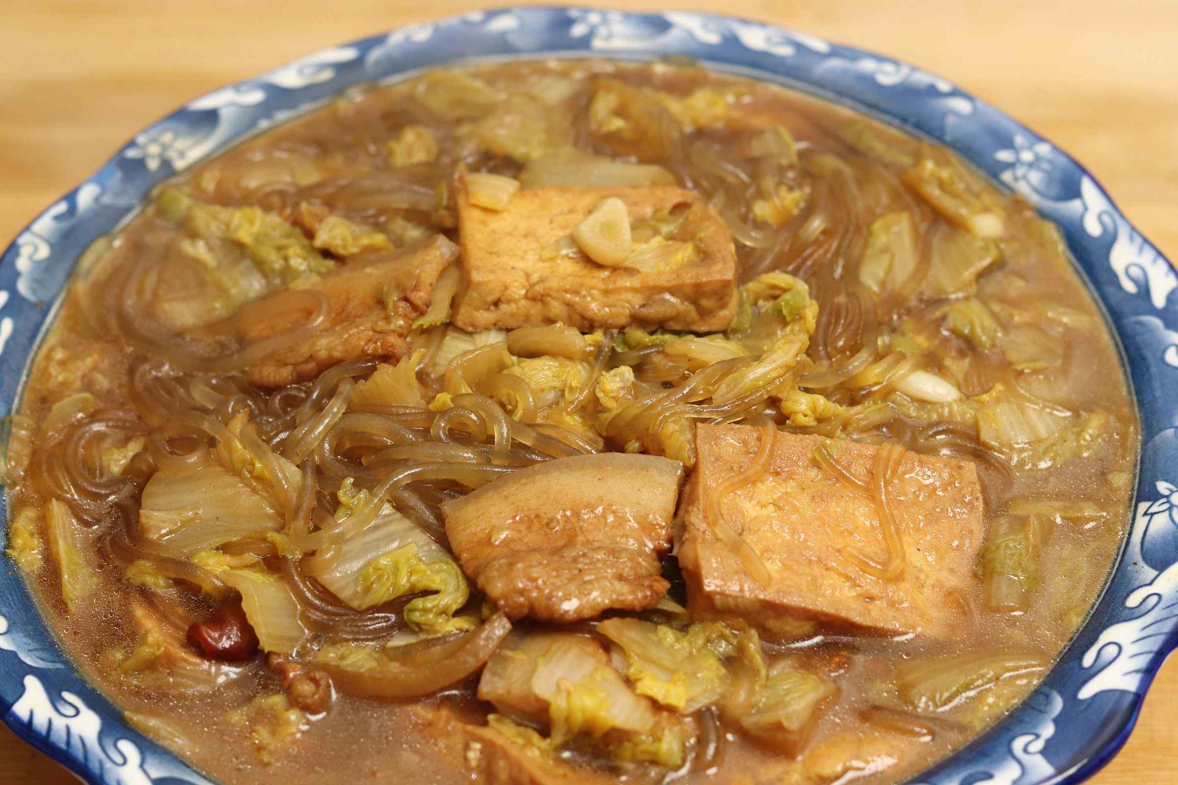 白菜炖豆腐怎样做好吃?(白菜炖豆腐做法大全)-第2张图片 白菜炖豆腐怎样做好吃?(白菜炖豆腐做法大全)-第2张图片