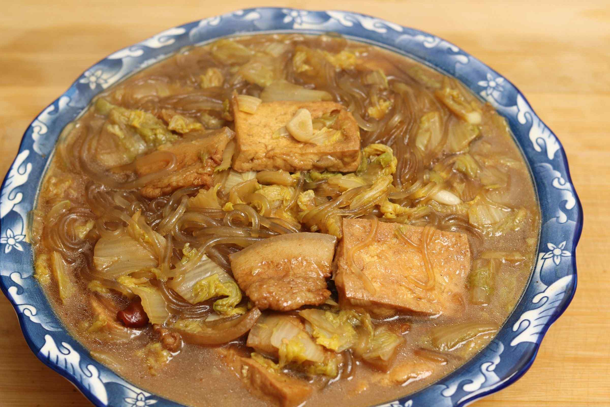 白菜炖豆腐怎样做好吃?(白菜炖豆腐做法大全)-第1张图片 白菜炖豆腐怎样做好吃?(白菜炖豆腐做法大全)-第1张图片