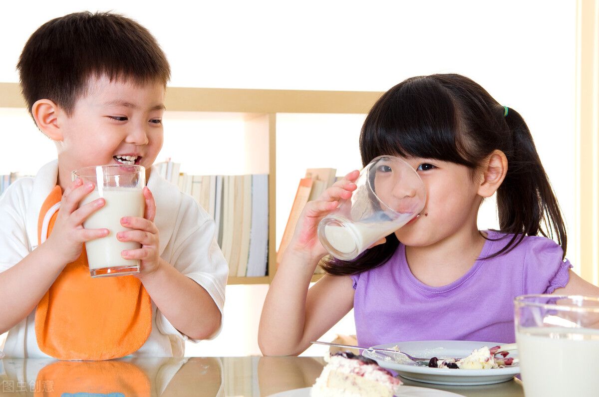 牛奶什么时候喝最好(牛奶是早上喝好还是晚上喝好？）-第3张图片