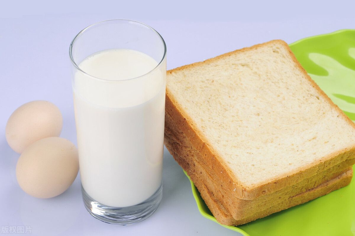 牛奶什么时候喝最好(牛奶是早上喝好还是晚上喝好？）-第2张图片