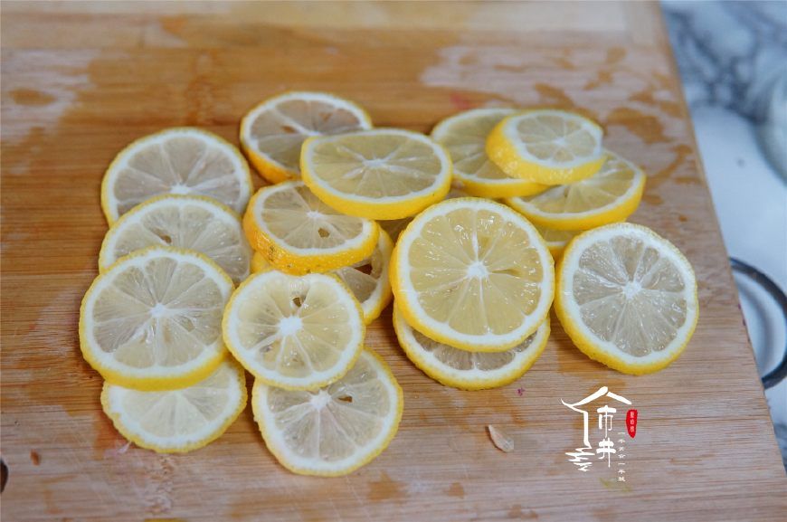柠檬蜂蜜怎么制作（蜂蜜柠檬茶的标准做法）-第4张图片