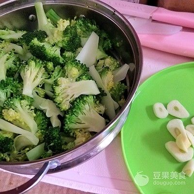 清炒西兰花（清炒西兰花的做法）-第1张图片