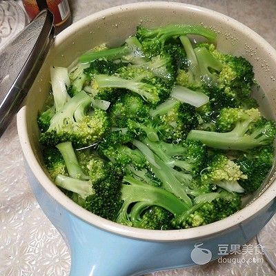 清炒西兰花（清炒西兰花的做法）-第2张图片