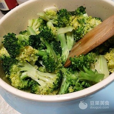 清炒西兰花（清炒西兰花的做法）-第4张图片