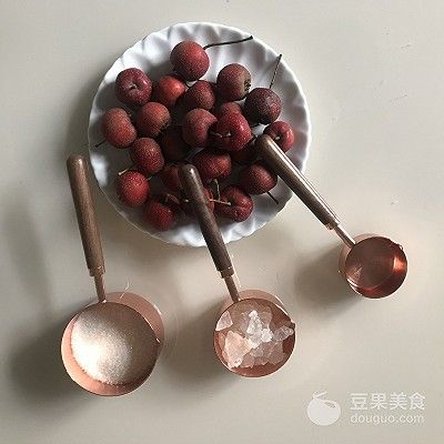 山楂罐头家庭自制法（自制山楂罐头的做法）-第1张图片