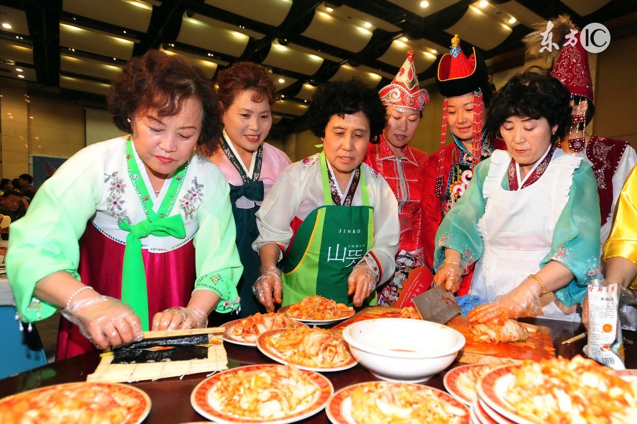朝鲜族服饰（朝鲜族的民族服饰和民俗特色）-第2张图片