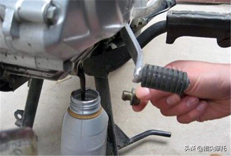 摩托车机油（摩托车机油到底多长时间需要更换？）-第3张图片