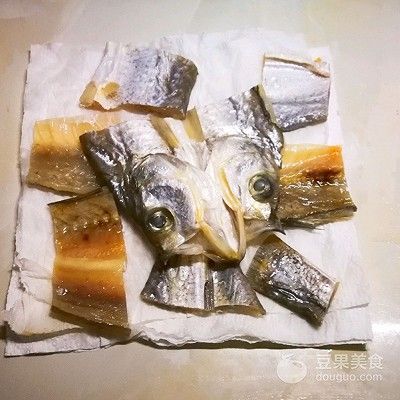 干黄花鱼怎么做好吃（荷兰豆黄鱼干）-第5张图片