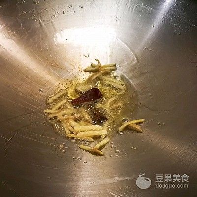 干黄花鱼怎么做好吃（荷兰豆黄鱼干）-第11张图片