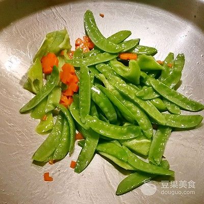 干黄花鱼怎么做好吃（荷兰豆黄鱼干）-第9张图片