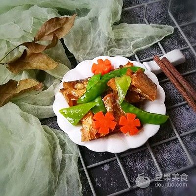 干黄花鱼怎么做好吃（荷兰豆黄鱼干）-第19张图片