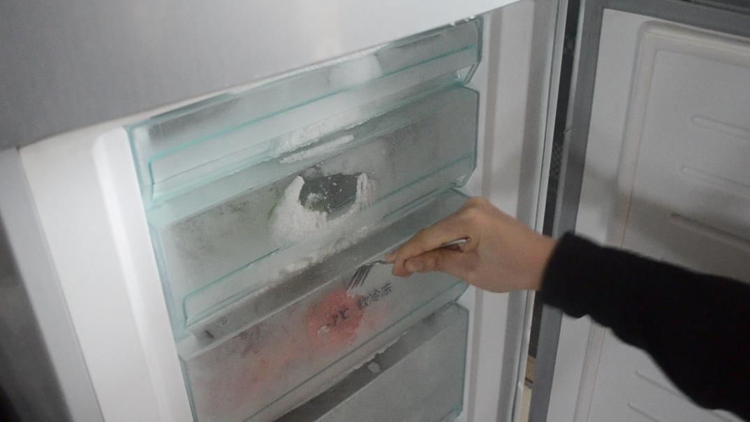 冰箱冷藏室结霜（冰箱结冰结霜怎么办？）-第2张图片