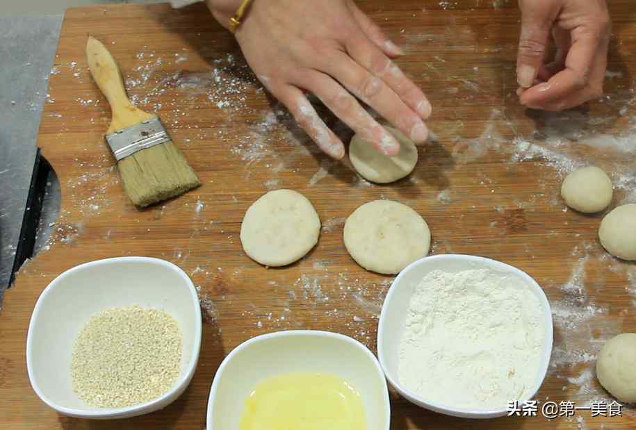 烧饼的做法（油酥芝麻烧饼家常做法）-第8张图片