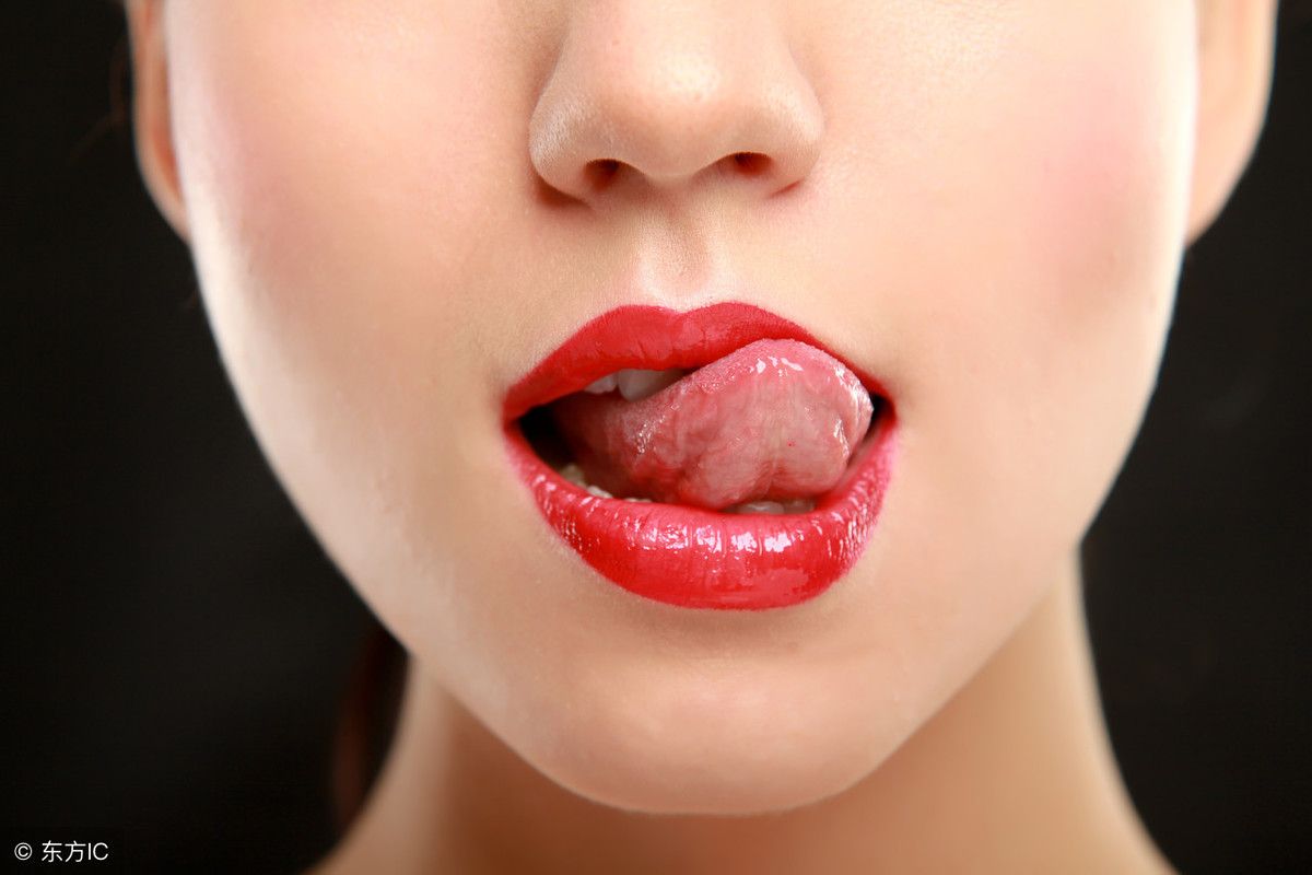 舌苔白厚（舌苔发白变厚是什么原因导致的？）-第1张图片