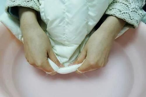 羽绒服能洗衣机洗吗（洗衣机怎么洗羽绒服？）-第3张图片