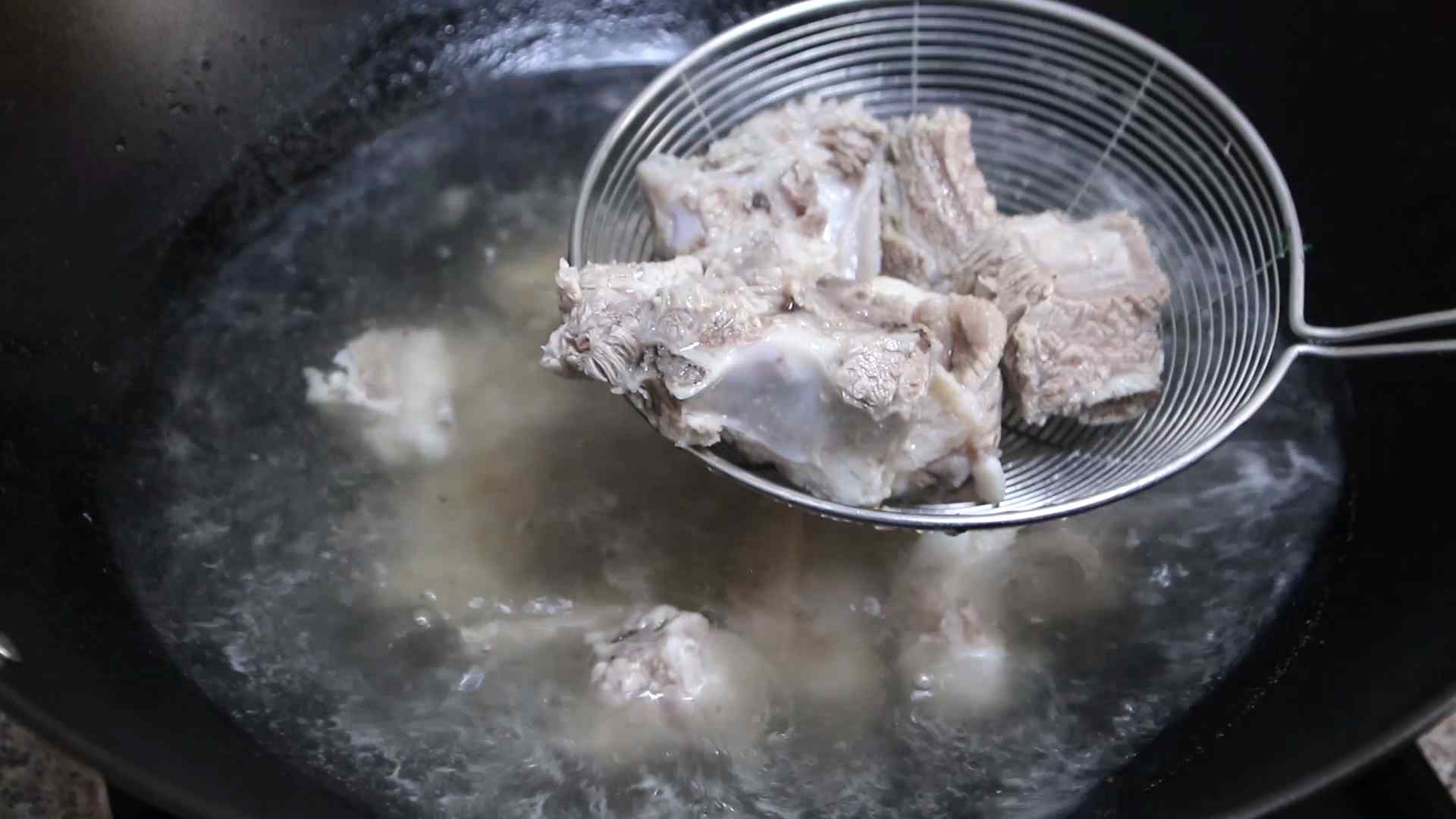 红烧排骨用什么食材做的（红烧排骨做法）-第10张图片