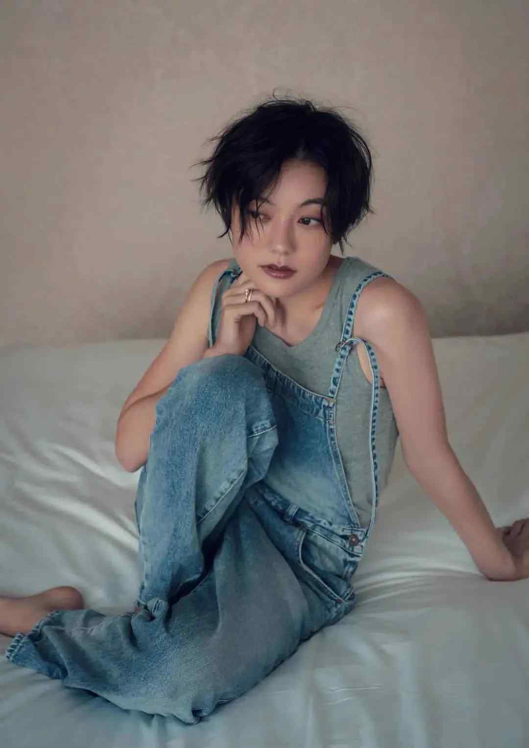 圆脸烫什么发型好看？（拯救大圆脸的发型）-第55张图片