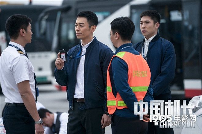 中国机长的演员有哪些?(中国机长八大男星)-第3张图片 中国机长的演员有哪些?(中国机长八大男星)-第3张图片