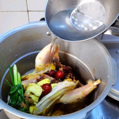 清炖鸡汤(鸡汤的家常炖法)-第6张图片 清炖鸡汤(鸡汤的家常炖法)-第6张图片