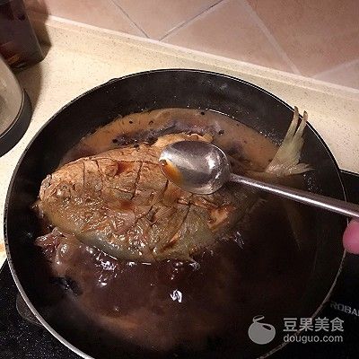 平鱼怎么做好吃（红烧平鱼的做法）-第14张图片