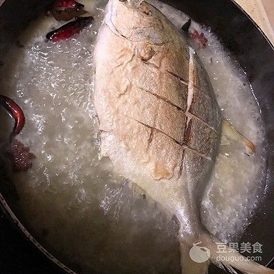 平鱼怎么做好吃（红烧平鱼的做法）-第12张图片