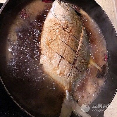 平鱼怎么做好吃（红烧平鱼的做法）-第13张图片
