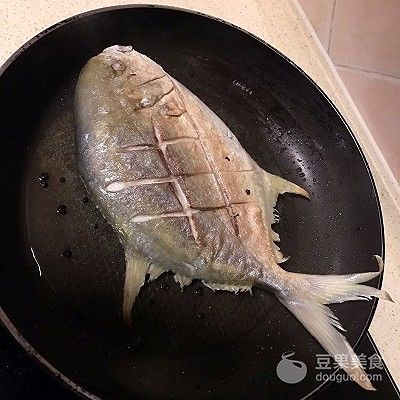 平鱼怎么做好吃（红烧平鱼的做法）-第11张图片