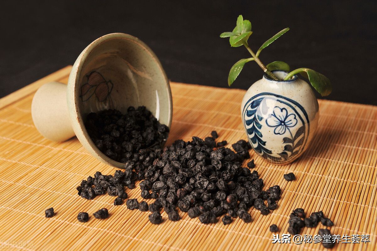 五味子泡水喝治失眠（五味子泡水喝的功效！）-第3张图片