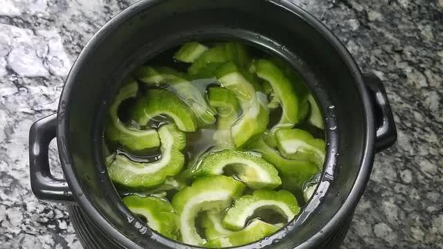 苦瓜汤的具体做法(苦瓜汤的做法)-第3张图片 苦瓜汤的具体做法(苦瓜汤的做法)-第3张图片